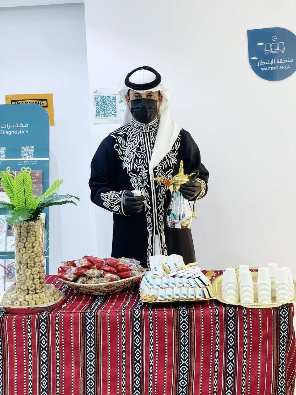 مباشرة ضيافة بزيّ مرتّب في مناسبة نسائية بينبع